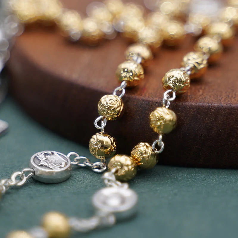 Ręcznie robione koraliki modlitewne ze stopu złota z różańcem w kształcie krzyża z Jezusem Pasterzem