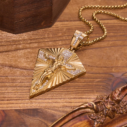 Radiant Sunburst Diamond Crucifix Necklace: Emblemat Odkupieńczego Niebiańskiego Światła