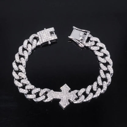 Naszyjnik z krzyżem kubańskim Iced Out: Symbol odważnej, niebiańskiej siły